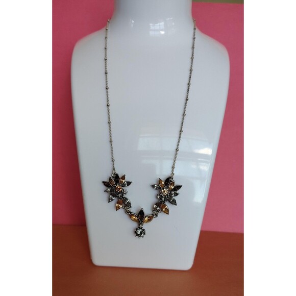 Avon Sparkling Floral Necklace Statement Jewelry Silver Tone Crystal Boxed Gift - Picture 13 of 16